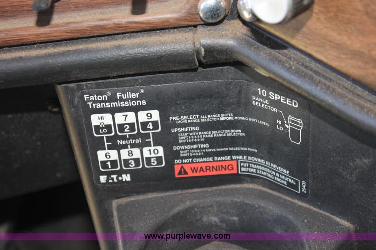 image for item D5178 1995 Freightliner FLD112 semi truck