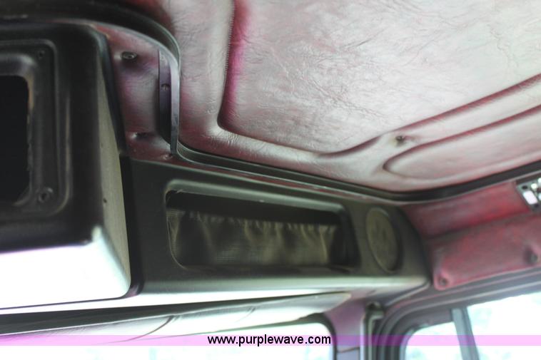 image for item D5178 1995 Freightliner FLD112 semi truck