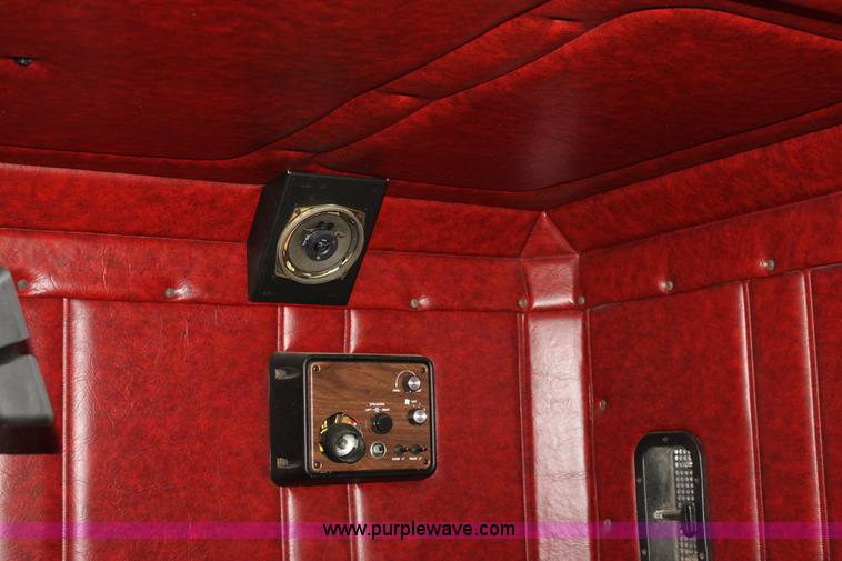 image for item D5178 1995 Freightliner FLD112 semi truck