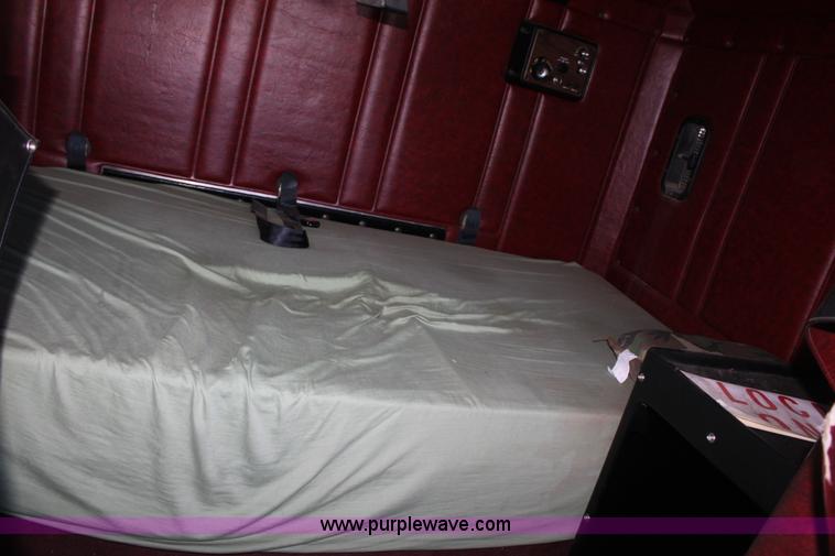 image for item D5178 1995 Freightliner FLD112 semi truck