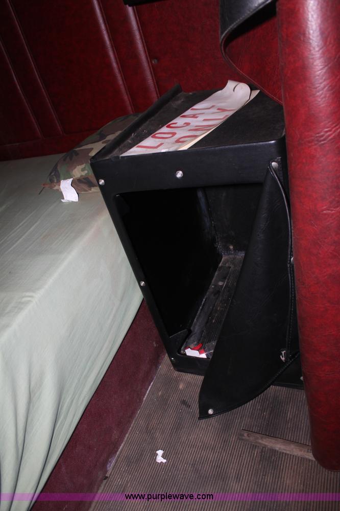 image for item D5178 1995 Freightliner FLD112 semi truck