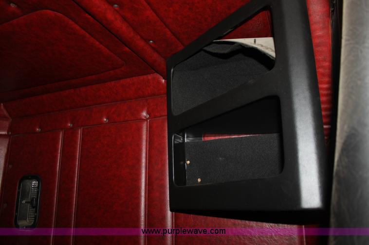 image for item D5178 1995 Freightliner FLD112 semi truck