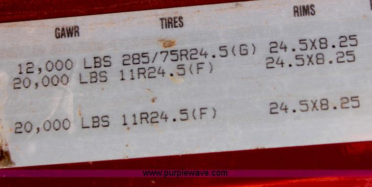 image for item D5178 1995 Freightliner FLD112 semi truck