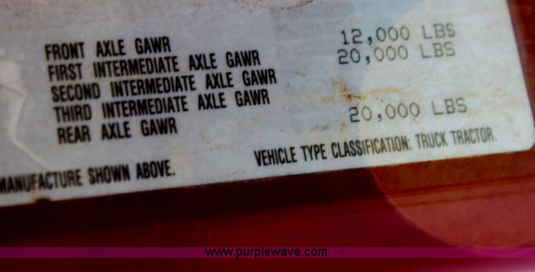 image for item D5178 1995 Freightliner FLD112 semi truck