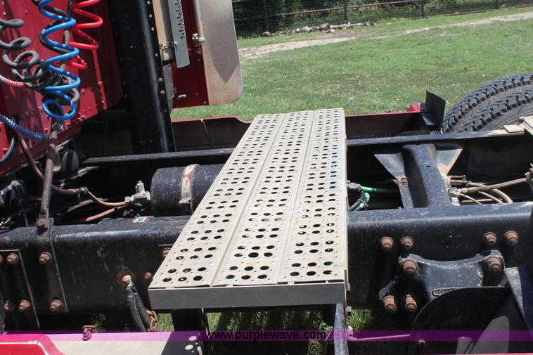 image for item D5178 1995 Freightliner FLD112 semi truck