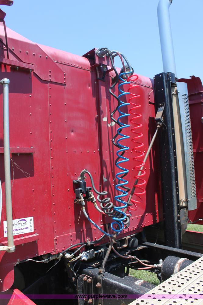 image for item D5178 1995 Freightliner FLD112 semi truck