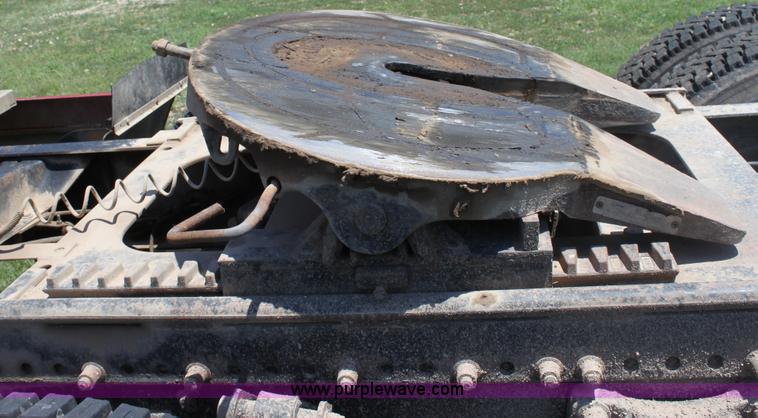 image for item D5178 1995 Freightliner FLD112 semi truck