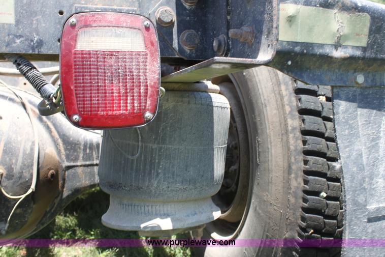 image for item D5178 1995 Freightliner FLD112 semi truck