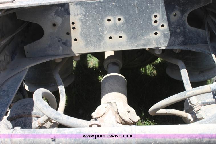 image for item D5178 1995 Freightliner FLD112 semi truck