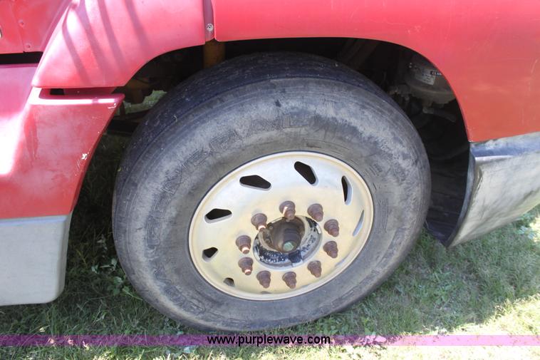 image for item D5178 1995 Freightliner FLD112 semi truck