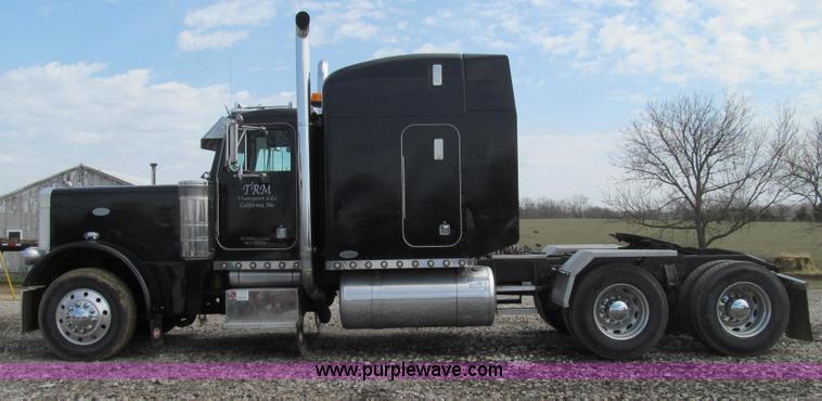 image for item E3814 1996 Peterbilt 379 semi truck