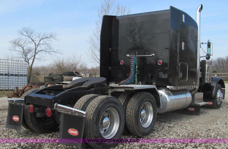 image for item E3814 1996 Peterbilt 379 semi truck
