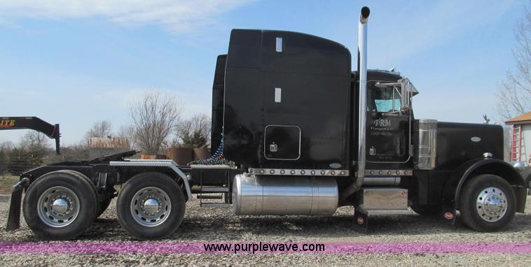 image for item E3814 1996 Peterbilt 379 semi truck