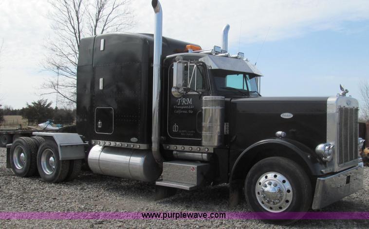 image for item E3814 1996 Peterbilt 379 semi truck