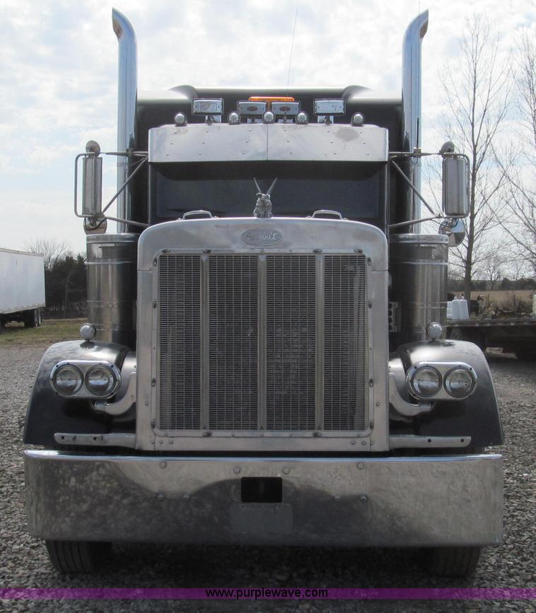 image for item E3814 1996 Peterbilt 379 semi truck