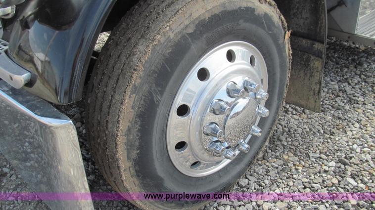 image for item E3814 1996 Peterbilt 379 semi truck