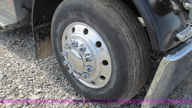 image for item E3814 1996 Peterbilt 379 semi truck