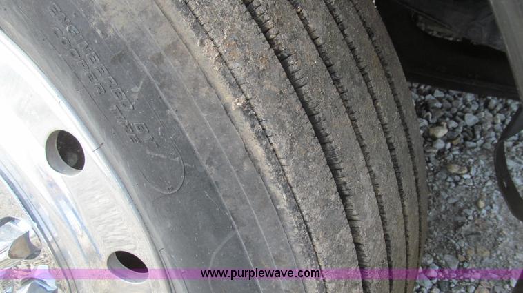 image for item E3814 1996 Peterbilt 379 semi truck