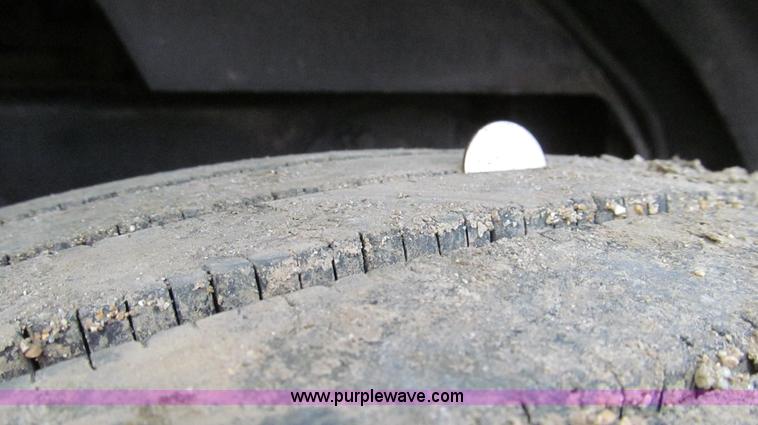 image for item E3814 1996 Peterbilt 379 semi truck