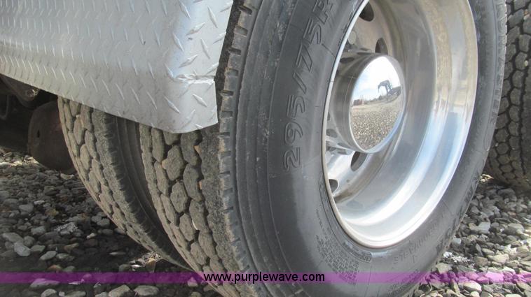 image for item E3814 1996 Peterbilt 379 semi truck