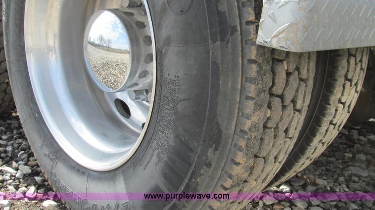 image for item E3814 1996 Peterbilt 379 semi truck