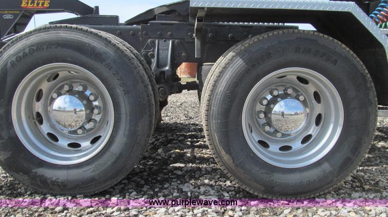 image for item E3814 1996 Peterbilt 379 semi truck