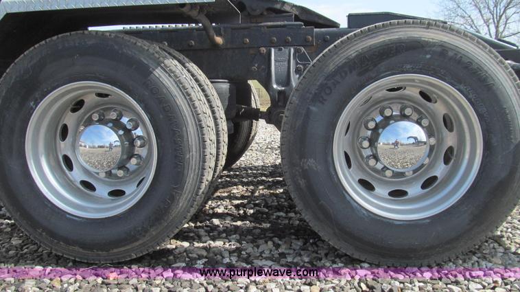 image for item E3814 1996 Peterbilt 379 semi truck