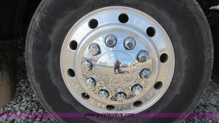 image for item E3814 1996 Peterbilt 379 semi truck