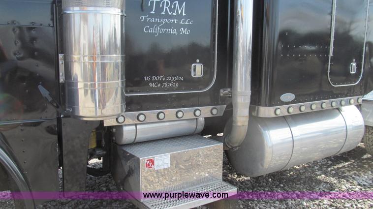 image for item E3814 1996 Peterbilt 379 semi truck