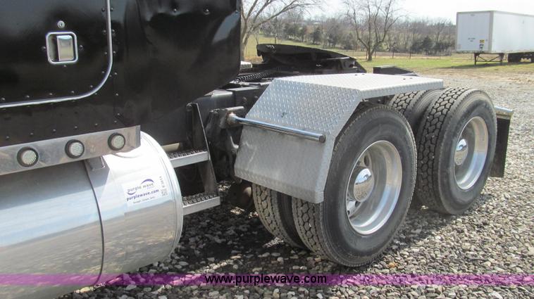 image for item E3814 1996 Peterbilt 379 semi truck