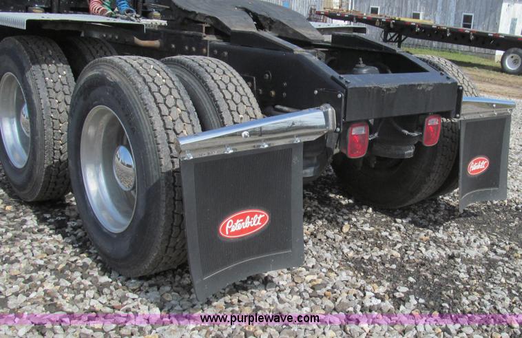 image for item E3814 1996 Peterbilt 379 semi truck