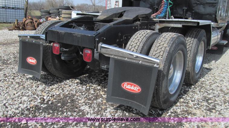 image for item E3814 1996 Peterbilt 379 semi truck
