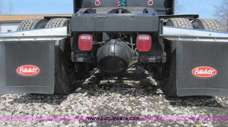 image for item E3814 1996 Peterbilt 379 semi truck