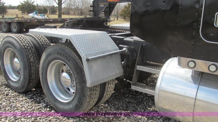 image for item E3814 1996 Peterbilt 379 semi truck