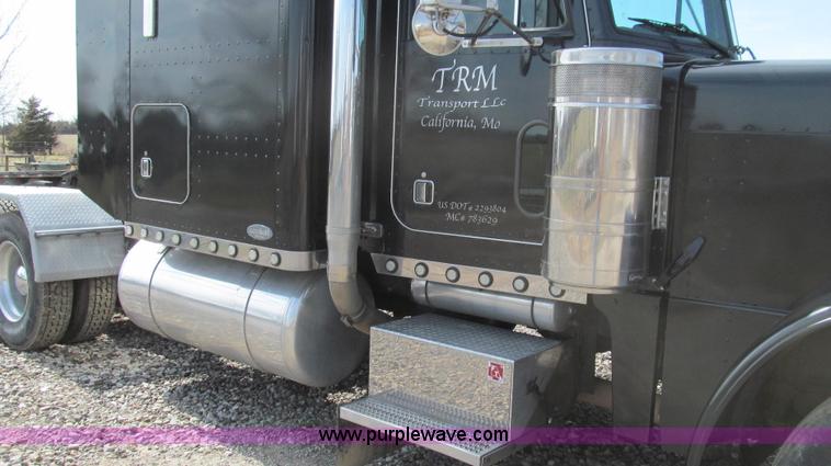 image for item E3814 1996 Peterbilt 379 semi truck