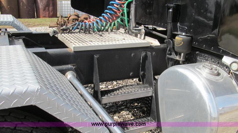 image for item E3814 1996 Peterbilt 379 semi truck