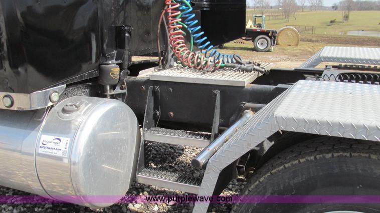 image for item E3814 1996 Peterbilt 379 semi truck