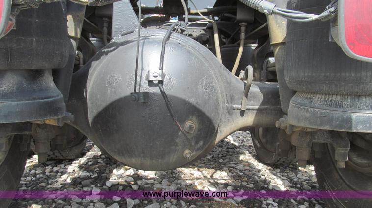 image for item E3814 1996 Peterbilt 379 semi truck