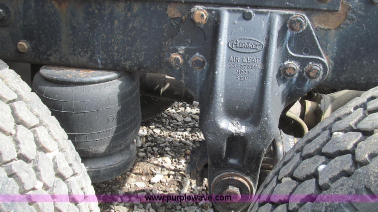 image for item E3814 1996 Peterbilt 379 semi truck