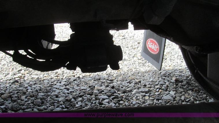 image for item E3814 1996 Peterbilt 379 semi truck