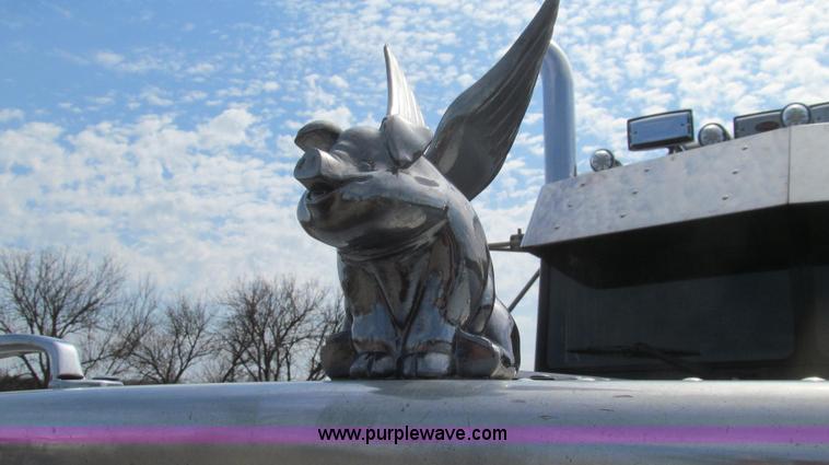 image for item E3814 1996 Peterbilt 379 semi truck