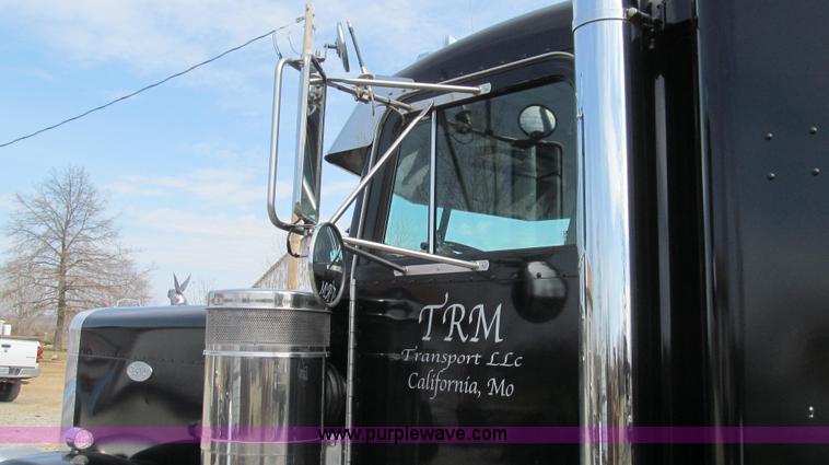 image for item E3814 1996 Peterbilt 379 semi truck