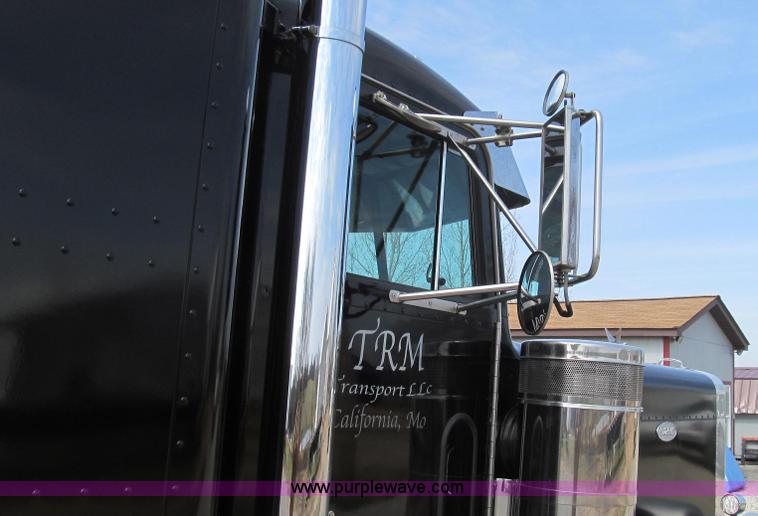 image for item E3814 1996 Peterbilt 379 semi truck