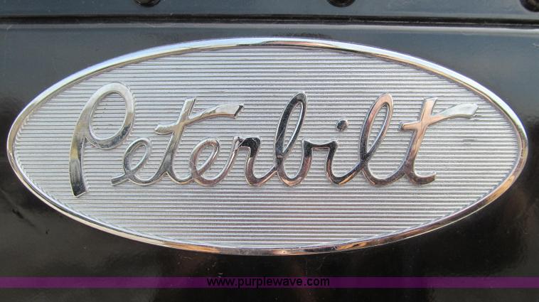 image for item E3814 1996 Peterbilt 379 semi truck