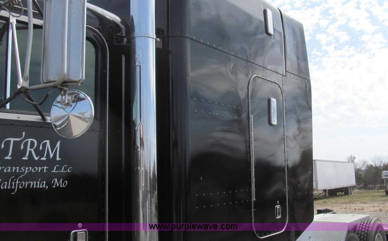 image for item E3814 1996 Peterbilt 379 semi truck