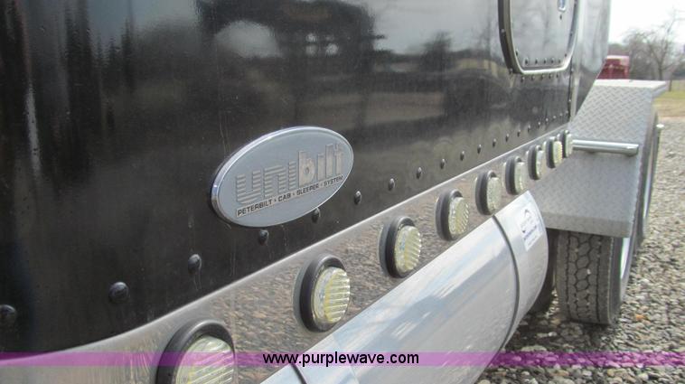 image for item E3814 1996 Peterbilt 379 semi truck