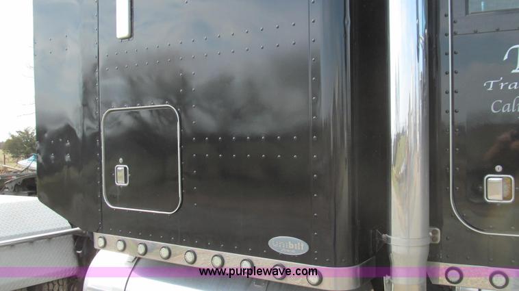 image for item E3814 1996 Peterbilt 379 semi truck