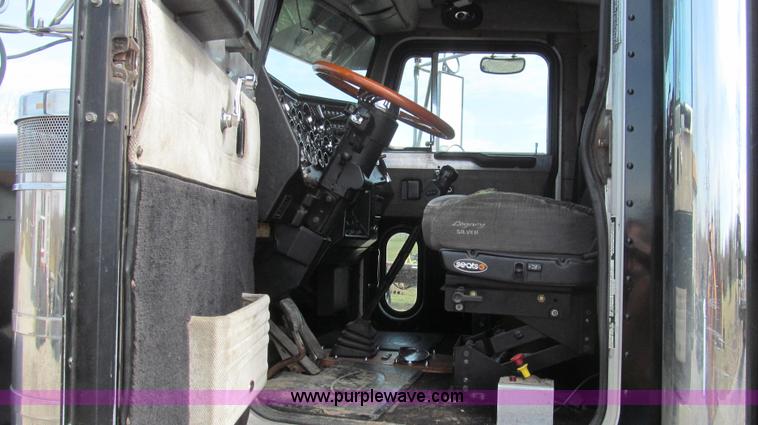 image for item E3814 1996 Peterbilt 379 semi truck