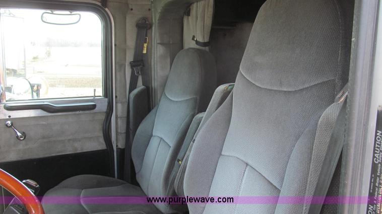 image for item E3814 1996 Peterbilt 379 semi truck