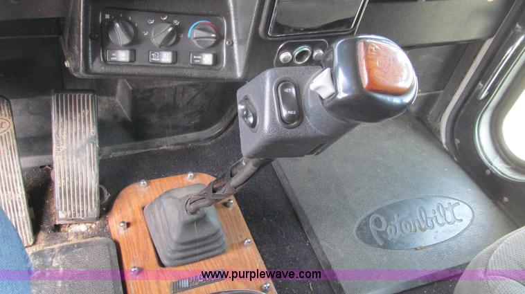 image for item E3814 1996 Peterbilt 379 semi truck
